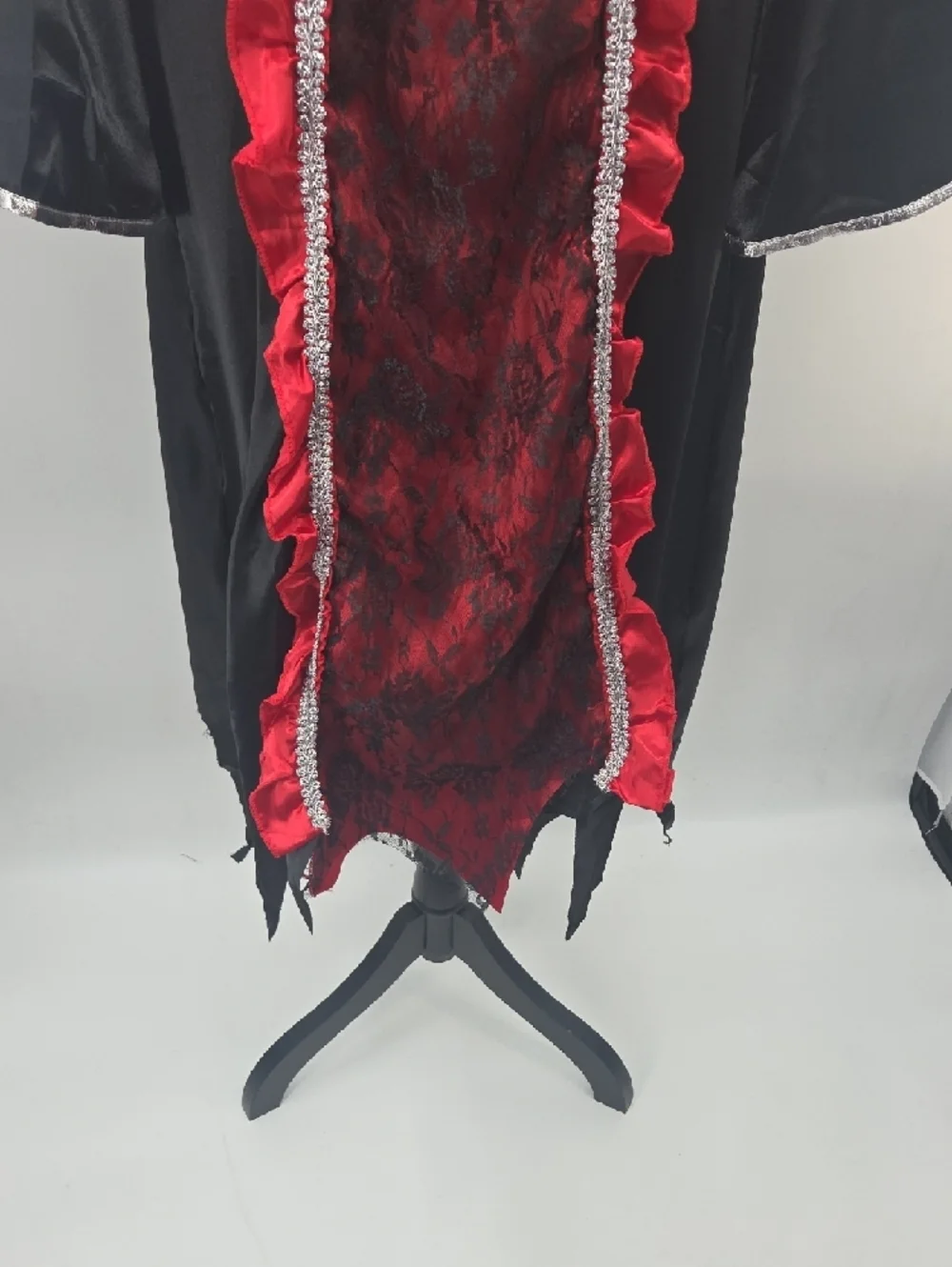 Vampire Pricess Black and Red Costume With Accessories. New In Box! Size 8/10